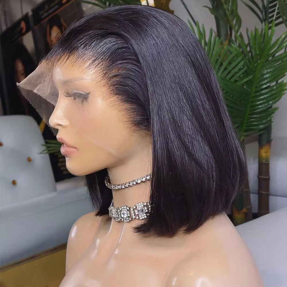 Pre Parted 13X4 Lace Front Bob Wig - 密度250％、ストレート、13x4のレースフロントを使用した人毛ウィッグ。短いボブスタイルで、前髪部分はあらかじめ処理済み。4x4のレースクロージャーを使用し、自然な黒色で、初心者でも扱いやすいウィッグ。女性向け。